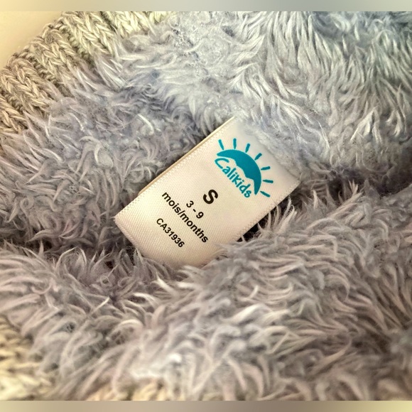 CaliKids Knit Bear Hat with ear flaps, size 3-9 months - Picture 2 of 2